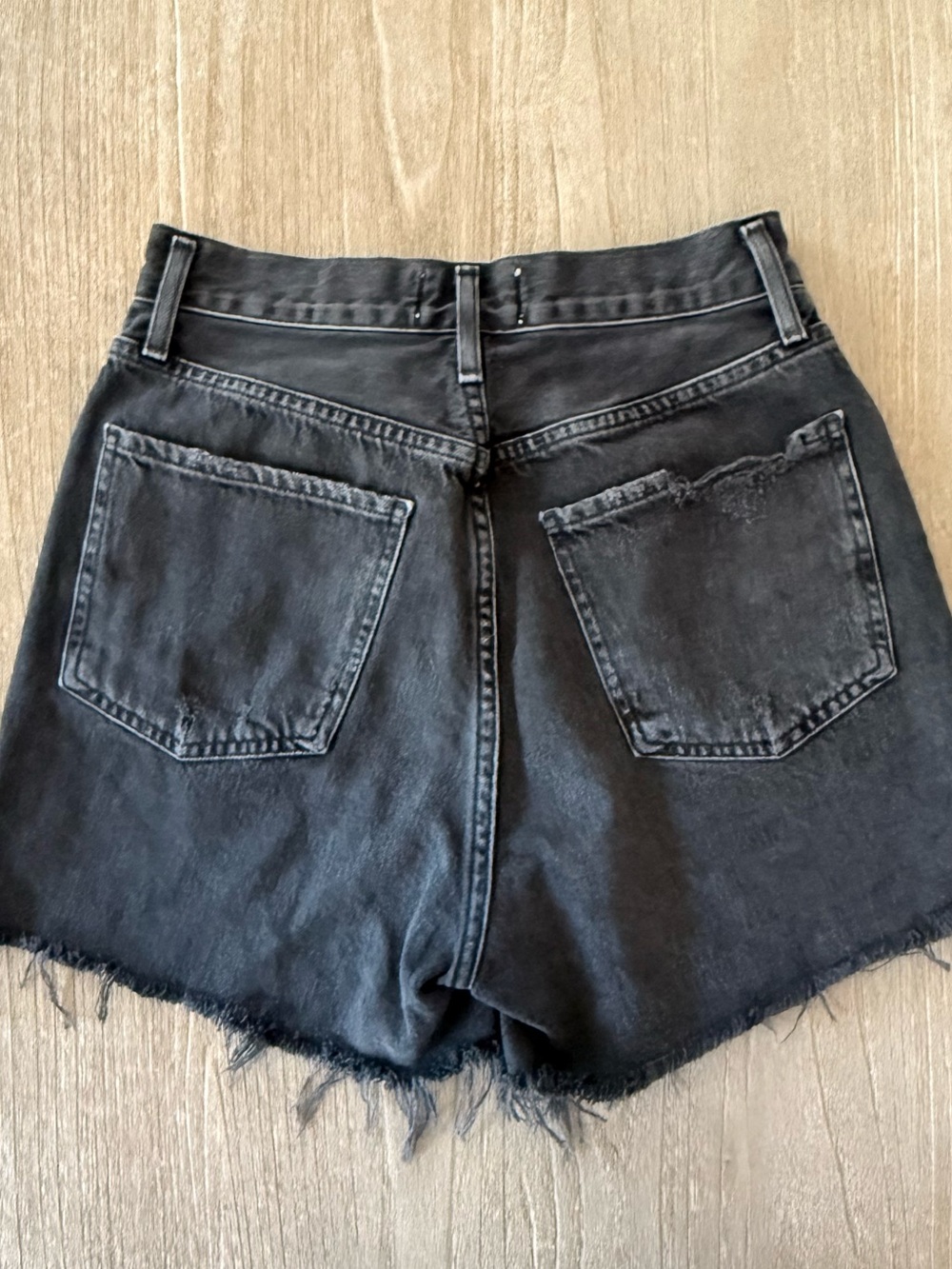 Agolde Dee Black Denim Shorts Size 25 - Picture 3 of 8